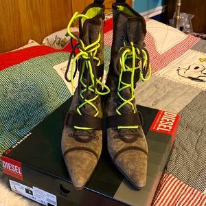 Diesel cracked Suede Boots